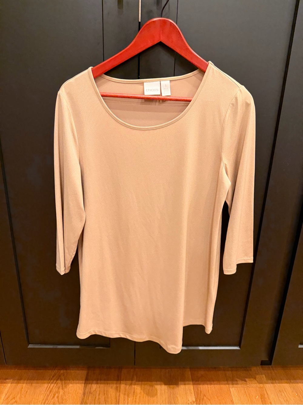 Chico’s Champagne Shimmer Scoop Neck Top Size 1